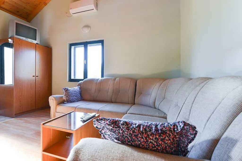 Holiday Home Tomislav 乌格连